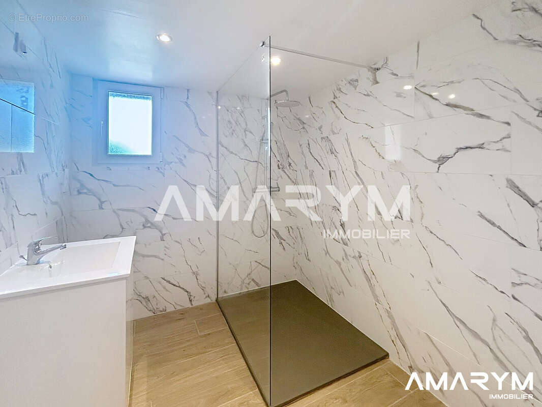 salle d&#039;eau - Maison à PONTHOILE