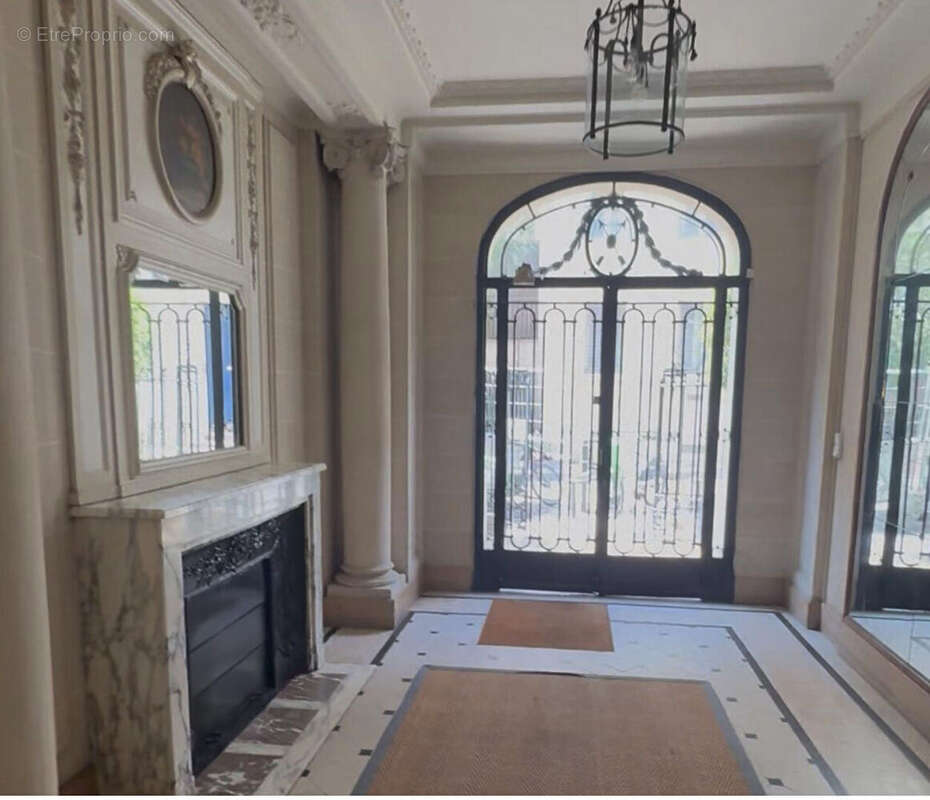 Appartement à PARIS-16E