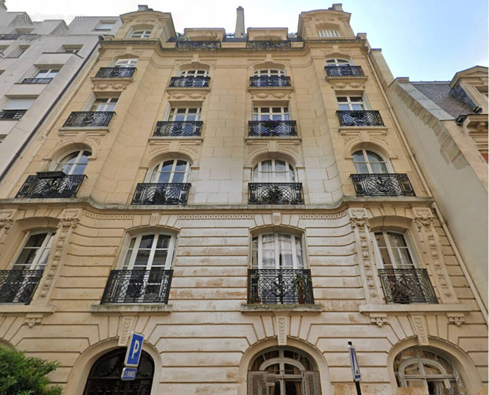 Appartement à PARIS-16E