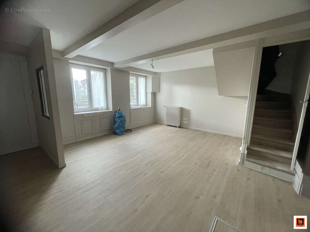 Maison à SAINT-REMY-SUR-DUROLLE