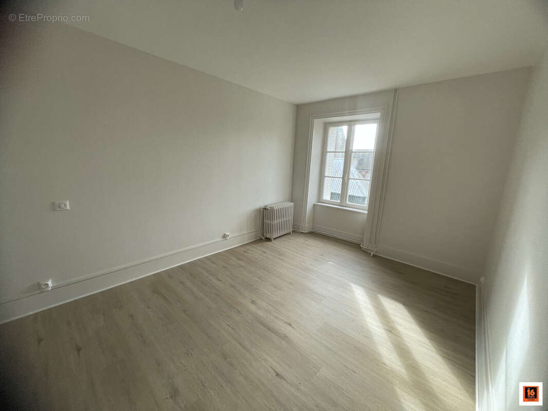 Maison à SAINT-REMY-SUR-DUROLLE