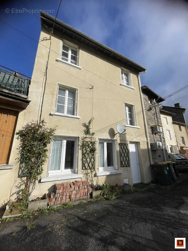 Maison à SAINT-REMY-SUR-DUROLLE