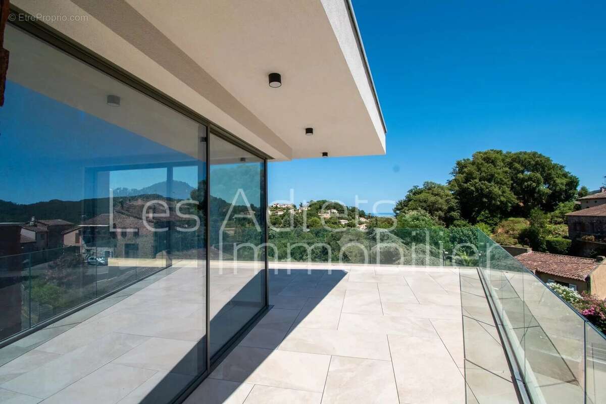 Appartement à LES ADRETS-DE-L&#039;ESTEREL