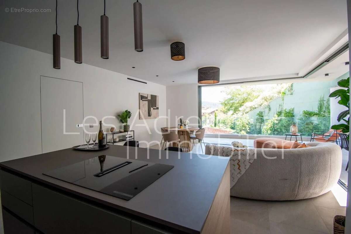 Appartement à LES ADRETS-DE-L&#039;ESTEREL