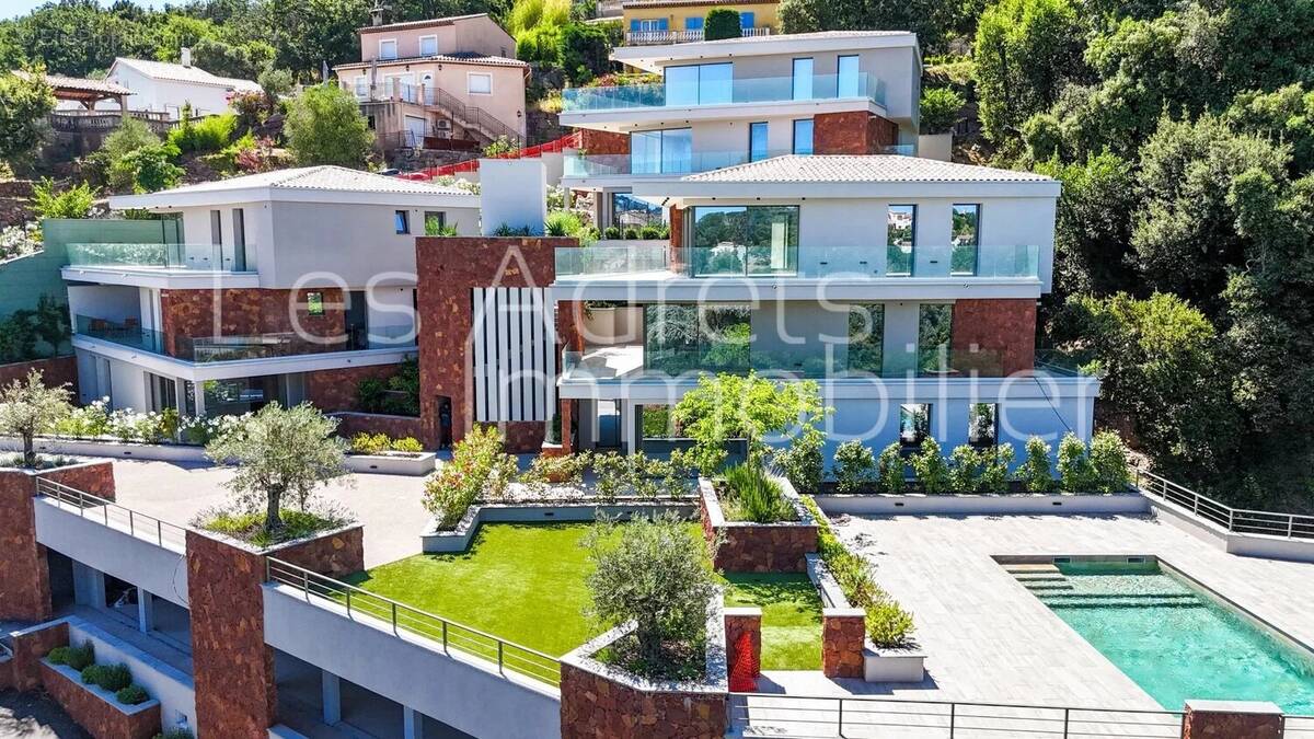 Appartement à LES ADRETS-DE-L&#039;ESTEREL