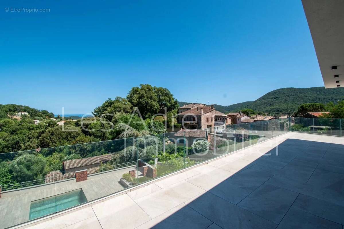 Appartement à LES ADRETS-DE-L&#039;ESTEREL