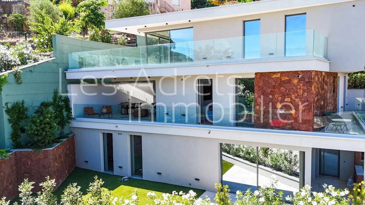 Appartement à LES ADRETS-DE-L&#039;ESTEREL