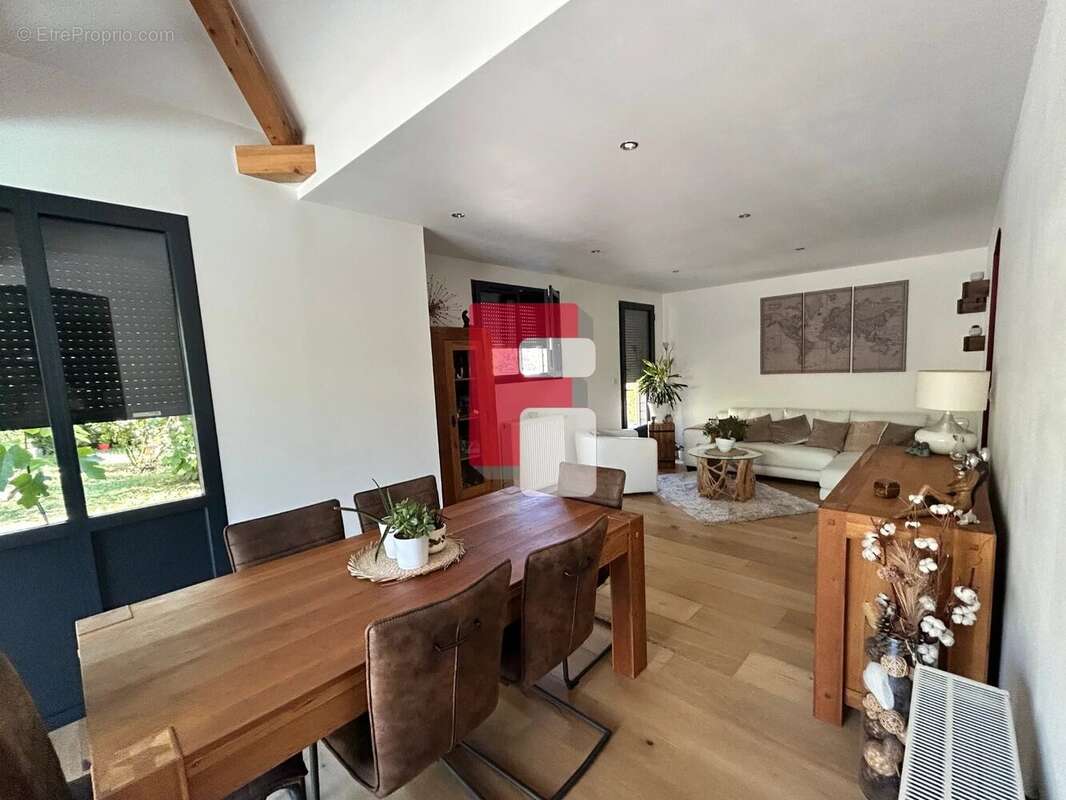 Maison à MESNIL-SAINT-PERE