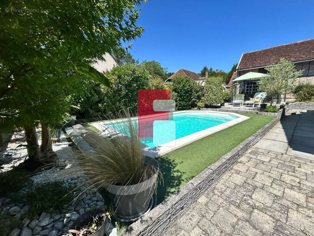 Maison à MESNIL-SAINT-PERE