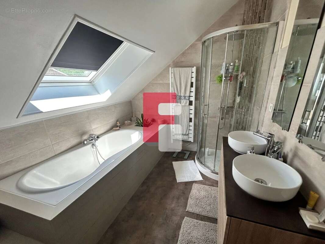 Maison à MESNIL-SAINT-PERE