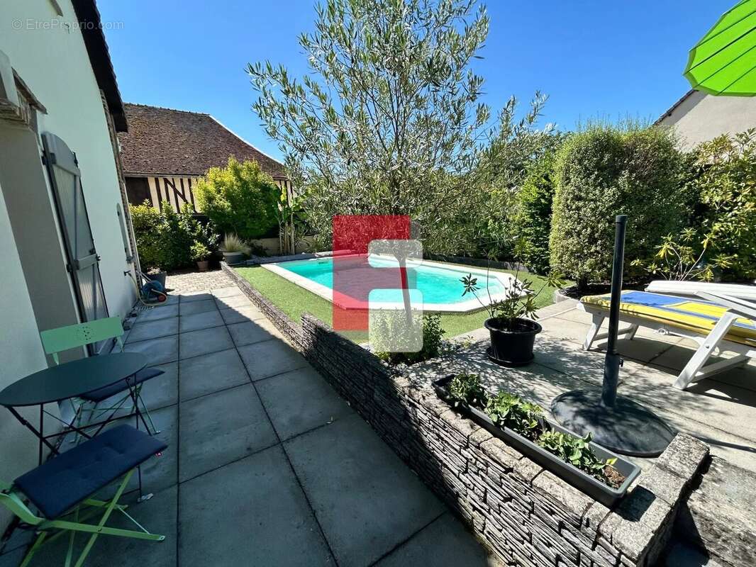 Maison à MESNIL-SAINT-PERE