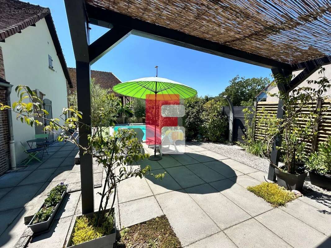 Maison à MESNIL-SAINT-PERE