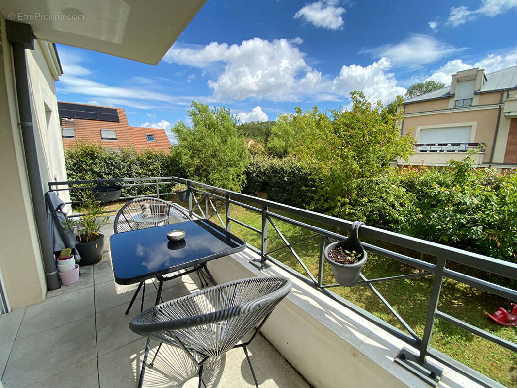 Appartement à LES CLAYES-SOUS-BOIS