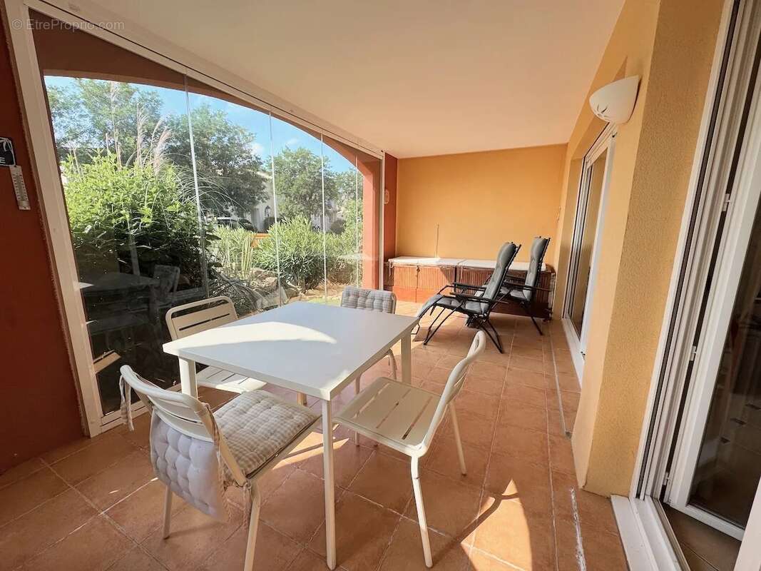 Appartement à ROQUEBRUNE-SUR-ARGENS