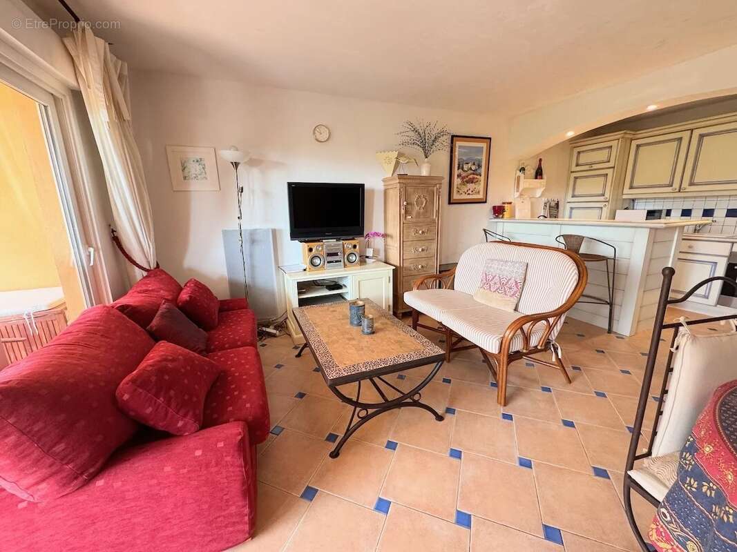 Appartement à ROQUEBRUNE-SUR-ARGENS
