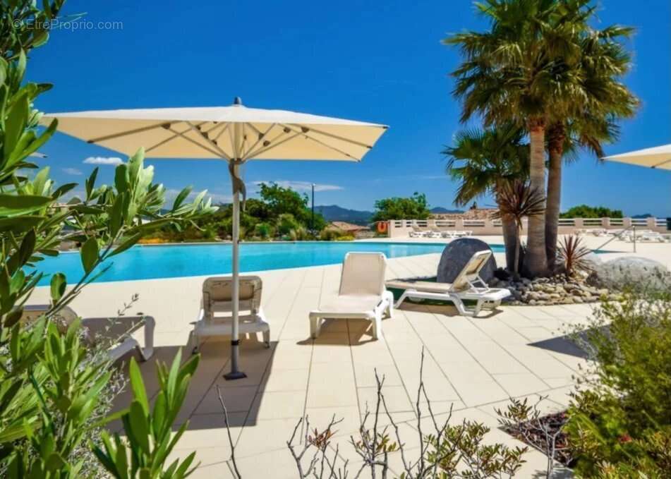 Appartement à ROQUEBRUNE-SUR-ARGENS