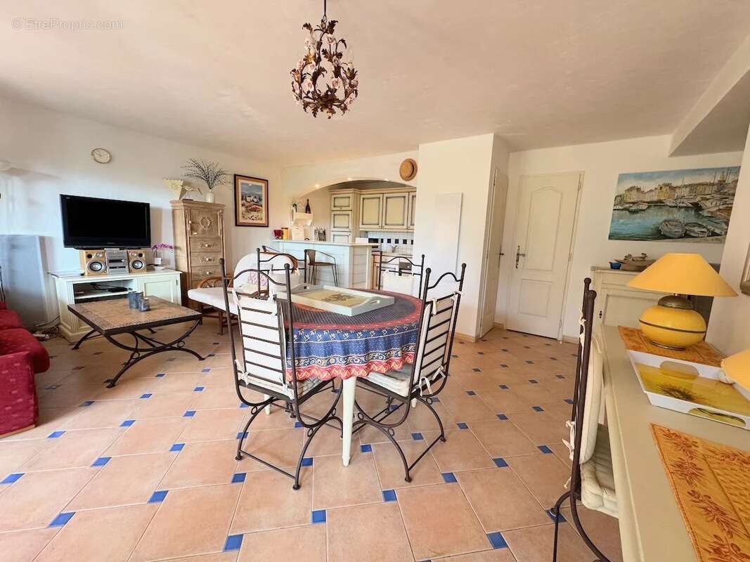 Appartement à ROQUEBRUNE-SUR-ARGENS