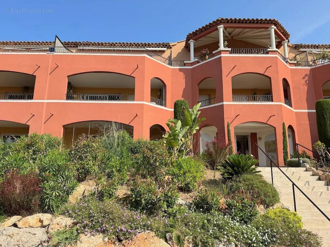 Appartement à ROQUEBRUNE-SUR-ARGENS