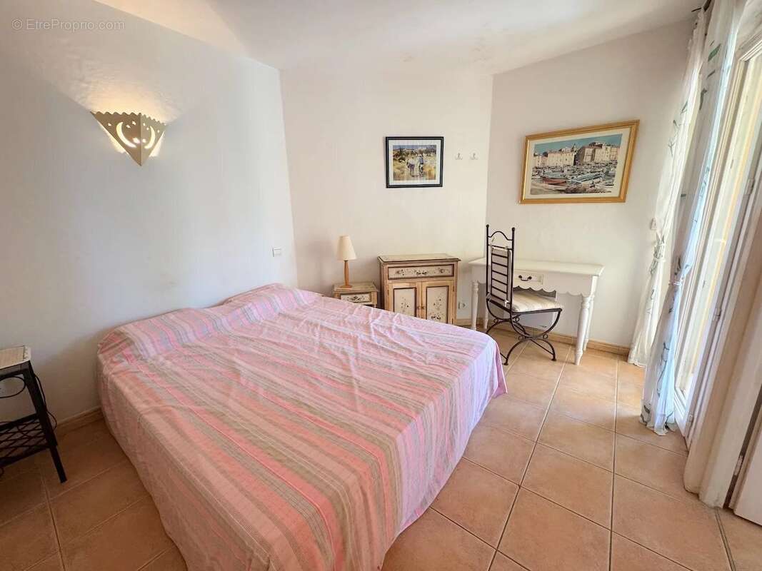 Appartement à ROQUEBRUNE-SUR-ARGENS