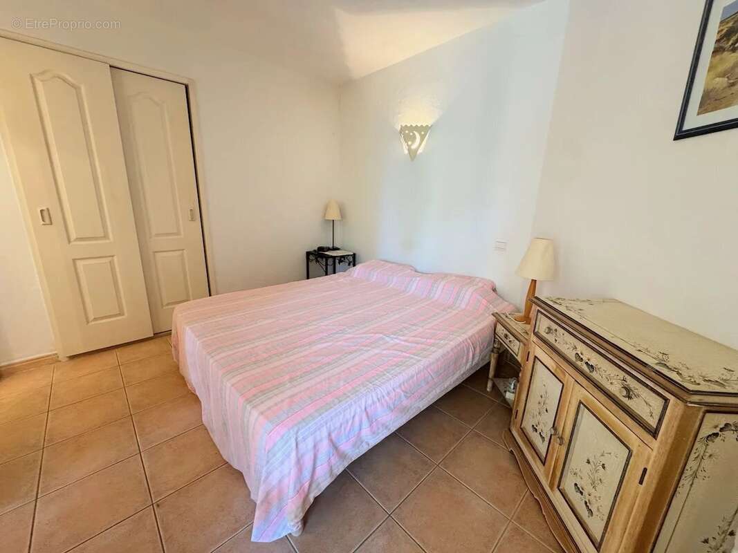 Appartement à ROQUEBRUNE-SUR-ARGENS