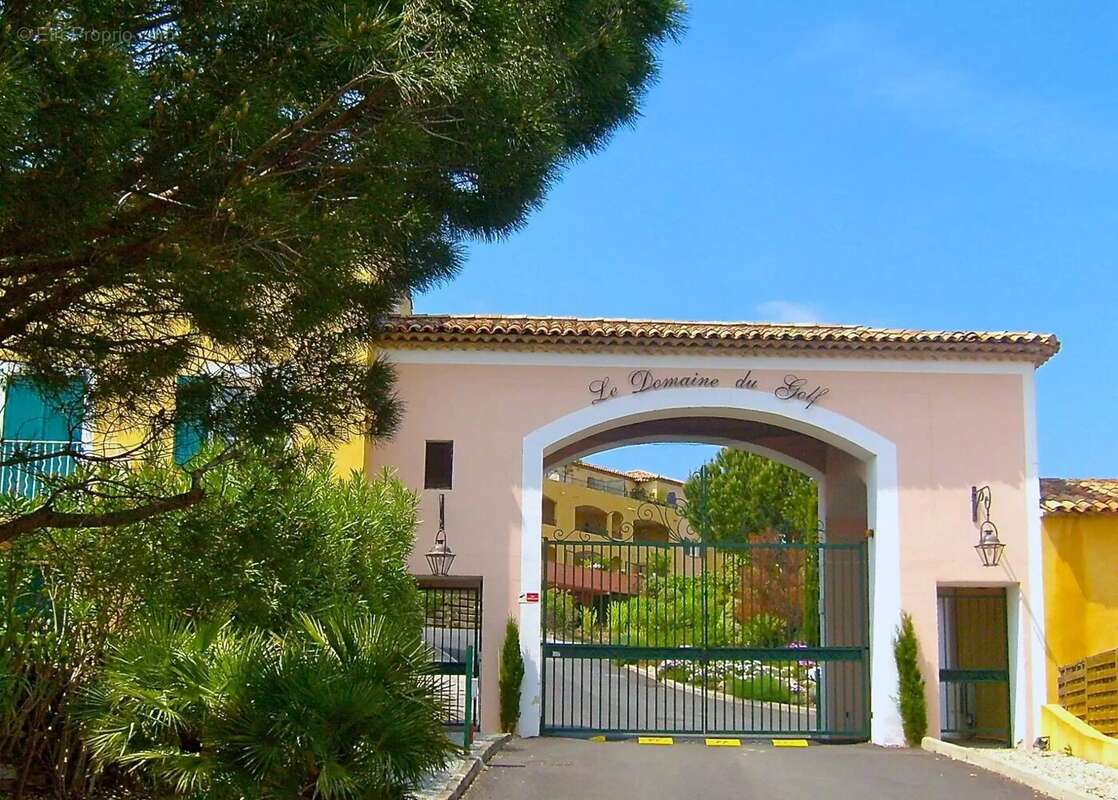 Appartement à ROQUEBRUNE-SUR-ARGENS