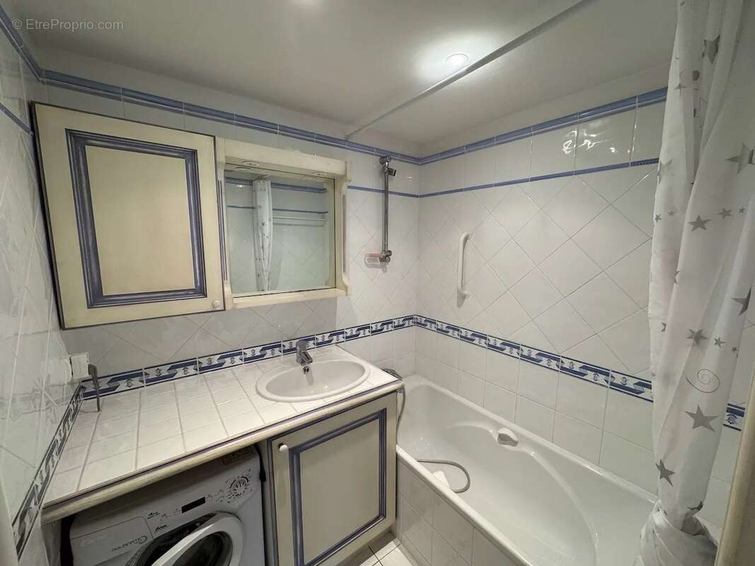 Appartement à ROQUEBRUNE-SUR-ARGENS