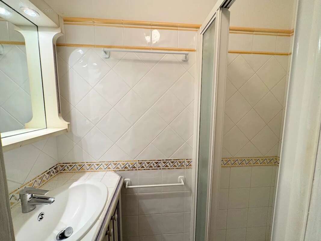 Appartement à ROQUEBRUNE-SUR-ARGENS