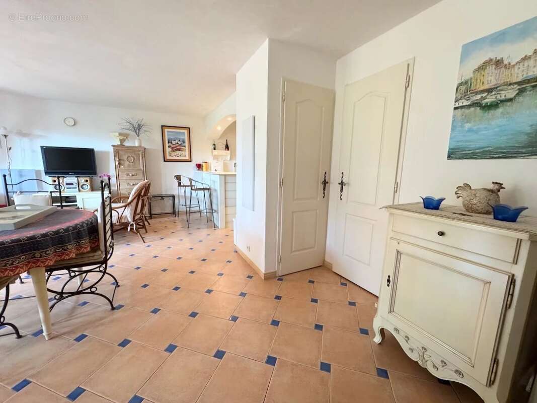 Appartement à ROQUEBRUNE-SUR-ARGENS