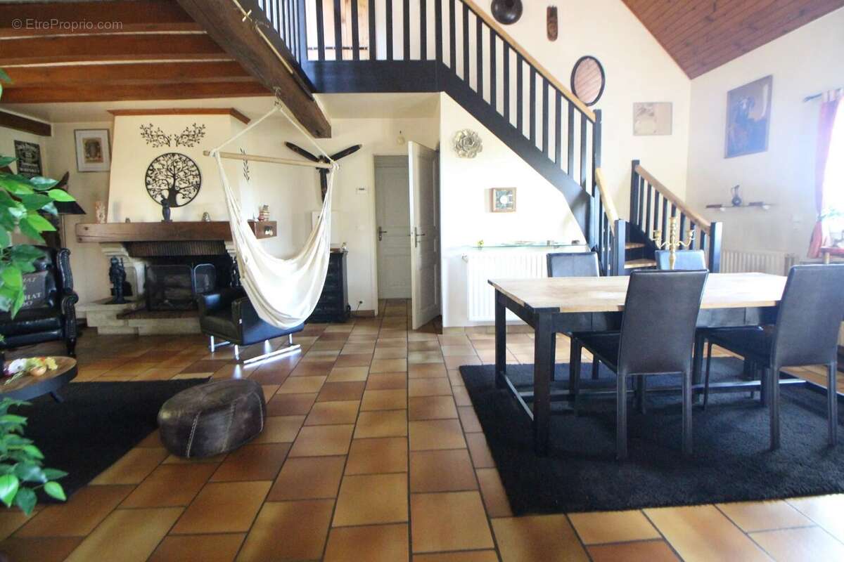 Maison à CIRES-LES-MELLO