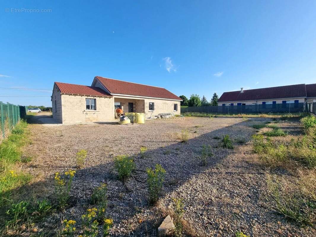 Maison à PREZ-SOUS-LAFAUCHE