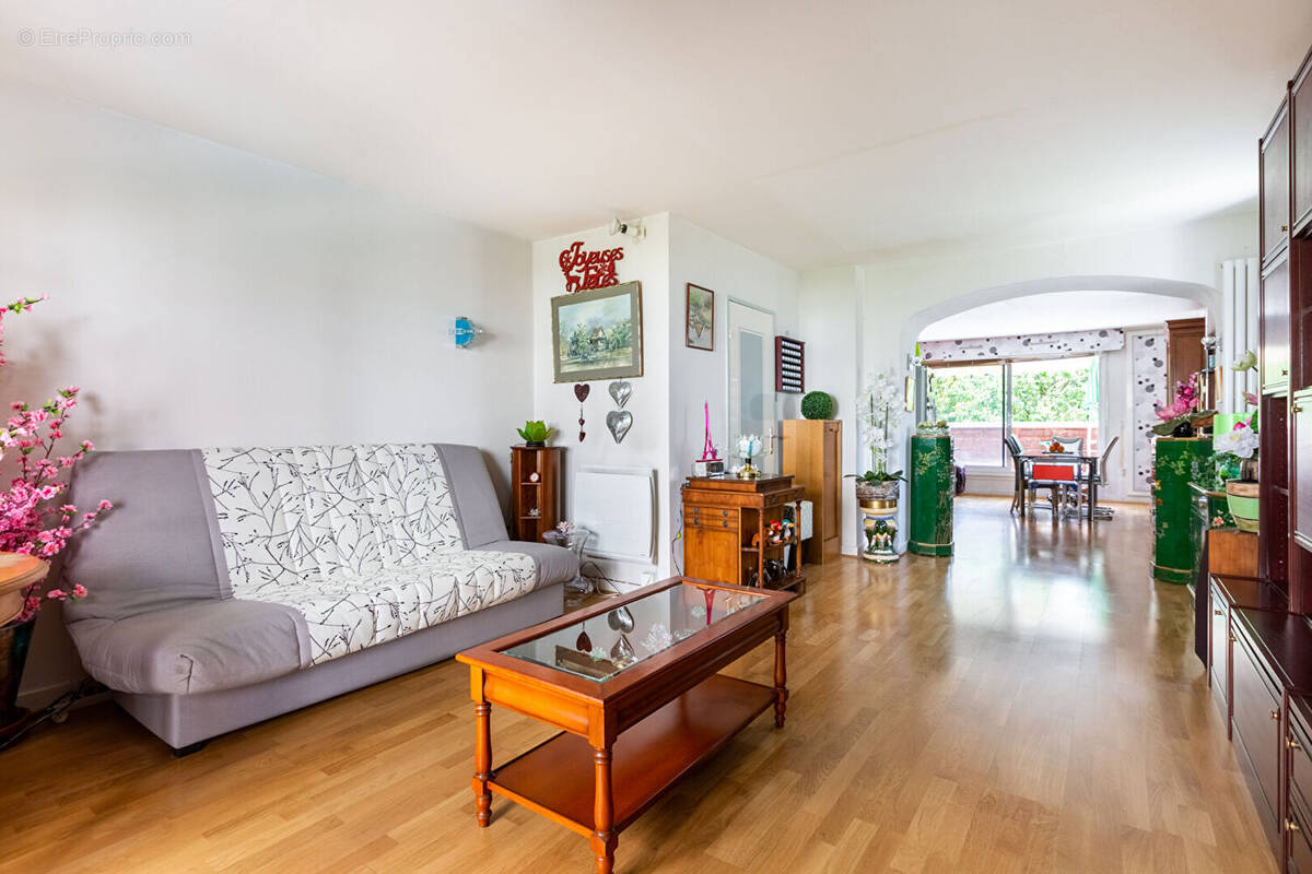 Appartement à COURBEVOIE