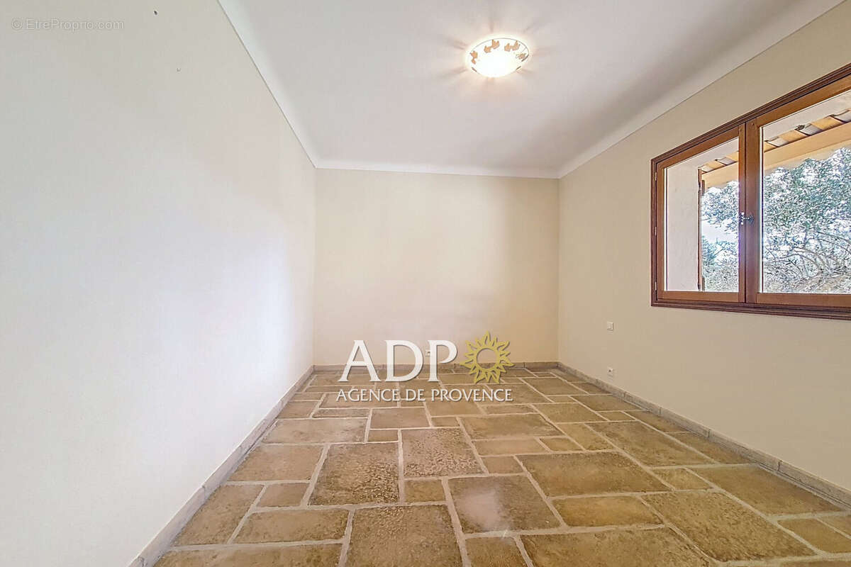 Appartement à SAINT-CEZAIRE-SUR-SIAGNE