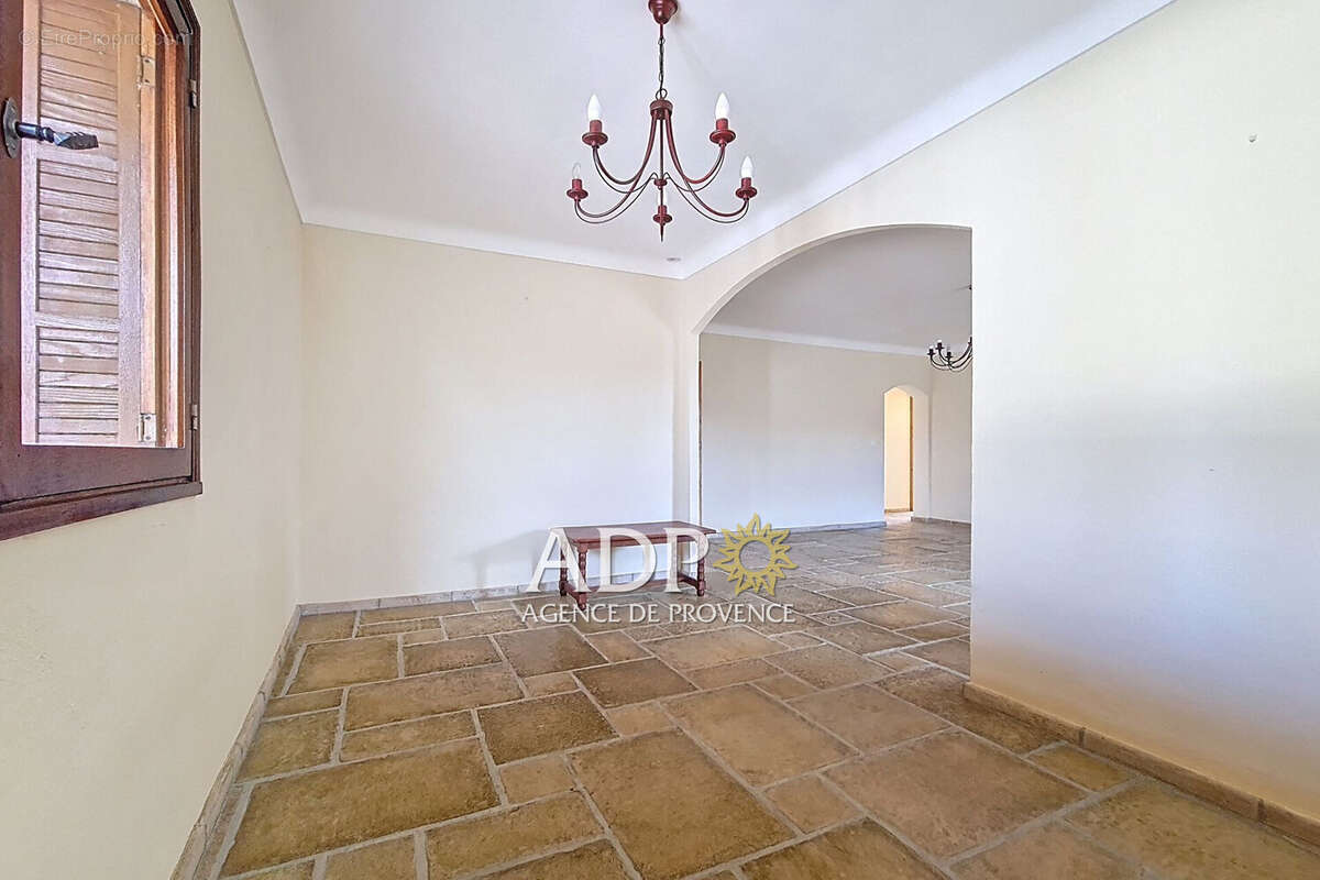 Appartement à SAINT-CEZAIRE-SUR-SIAGNE