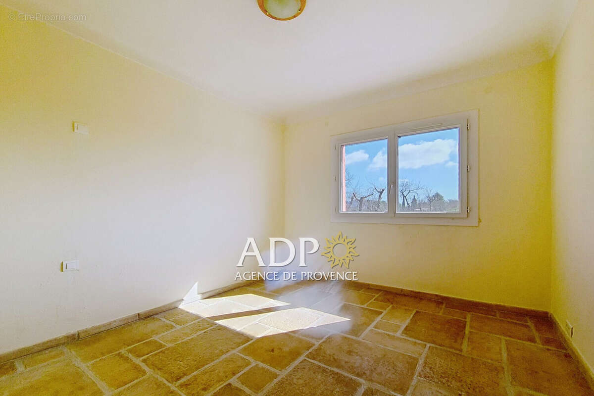 Appartement à SAINT-CEZAIRE-SUR-SIAGNE