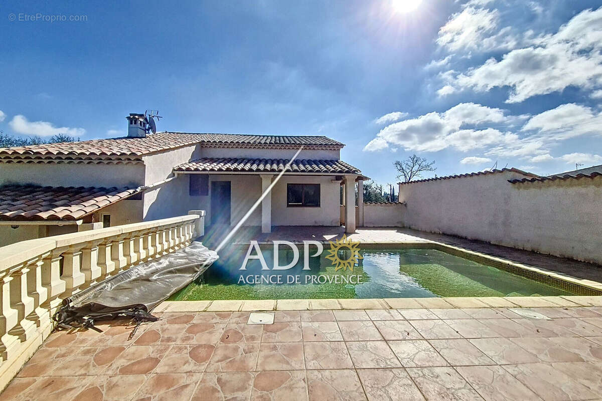 Appartement à SAINT-CEZAIRE-SUR-SIAGNE