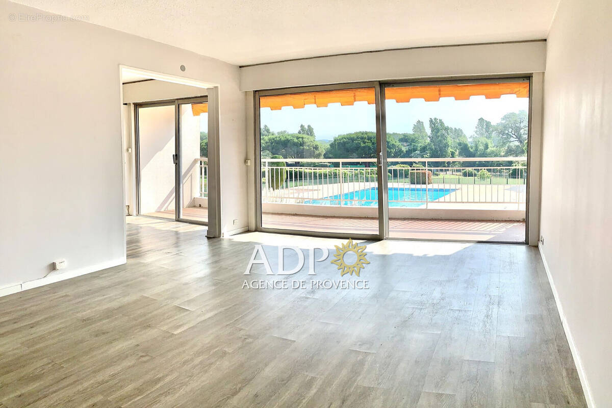 Appartement à MANDELIEU-LA-NAPOULE