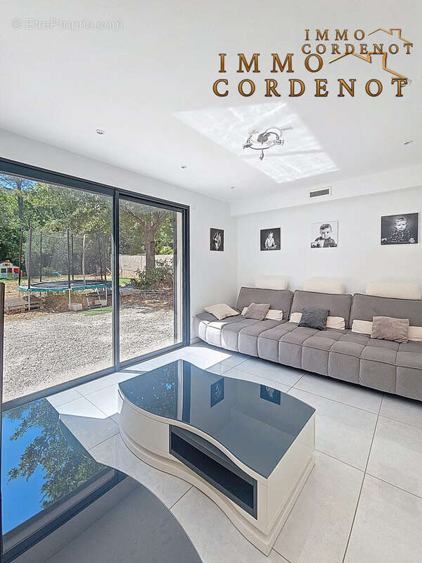 Maison à SOLLIES-TOUCAS