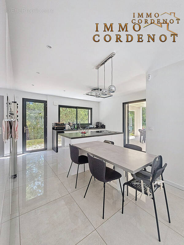 Maison à SOLLIES-TOUCAS