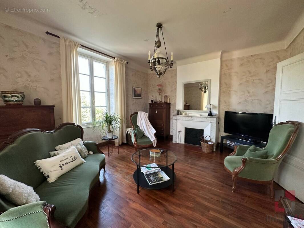 Maison à PUY-L&#039;EVEQUE