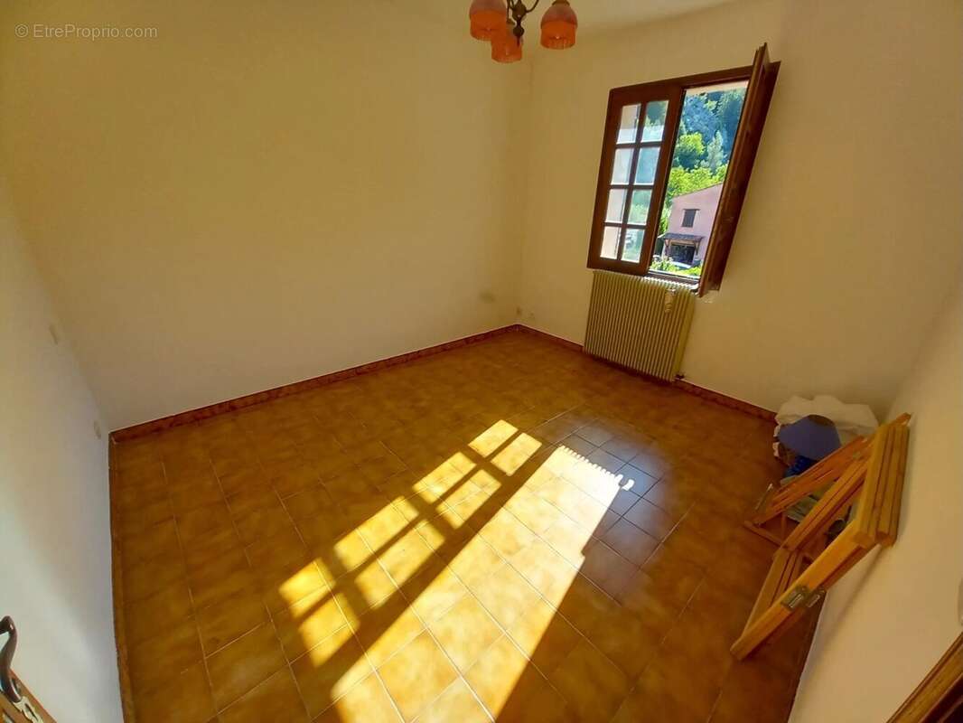 Maison à PUGET-THENIERS