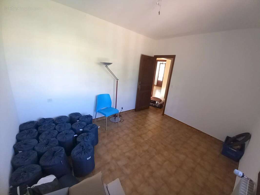 Maison à PUGET-THENIERS