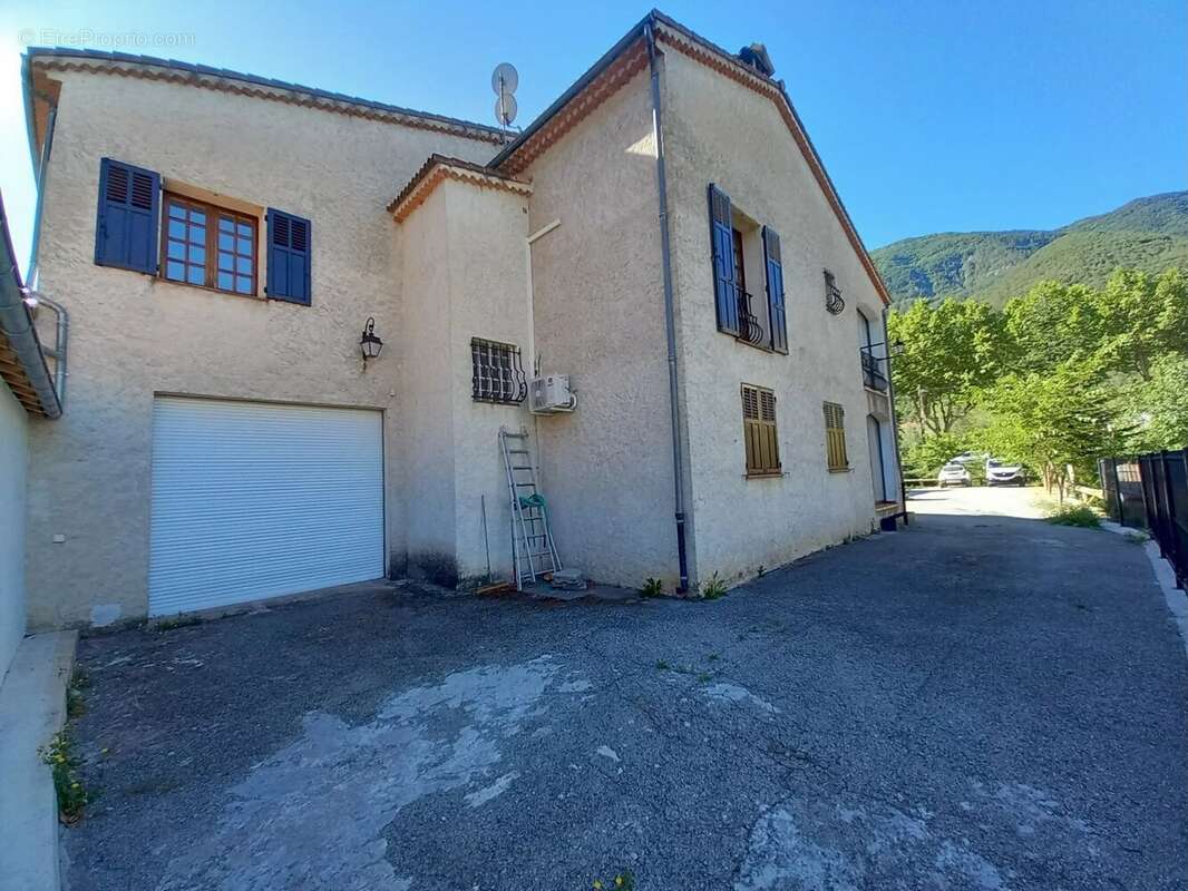 Maison à PUGET-THENIERS