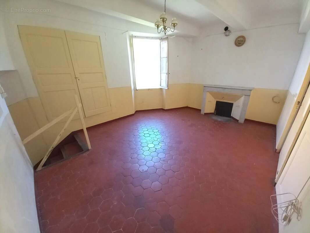 Appartement à ENTREVAUX