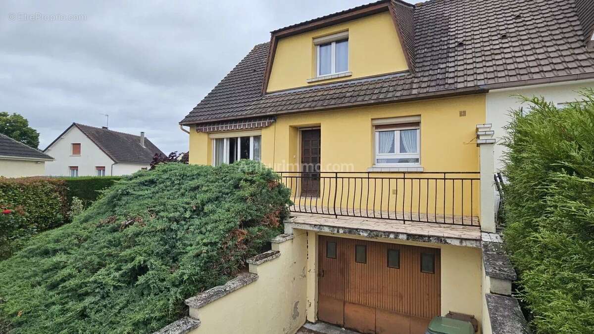 Maison à DEMOUVILLE