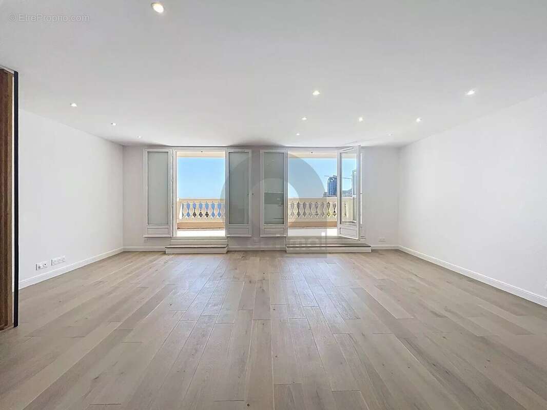 Appartement à ROQUEBRUNE-CAP-MARTIN