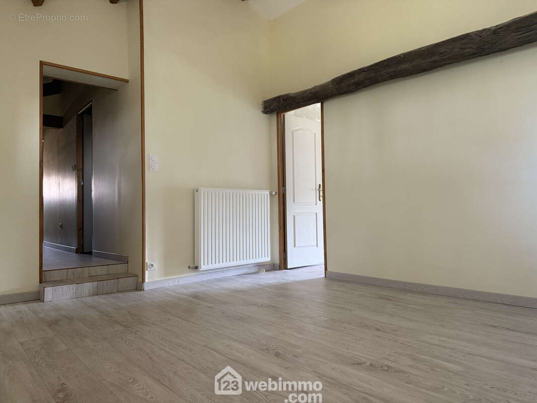 A l&#039;étage, attenant au grand palier de 13 m2 : - Maison à SAINT-CLAIR