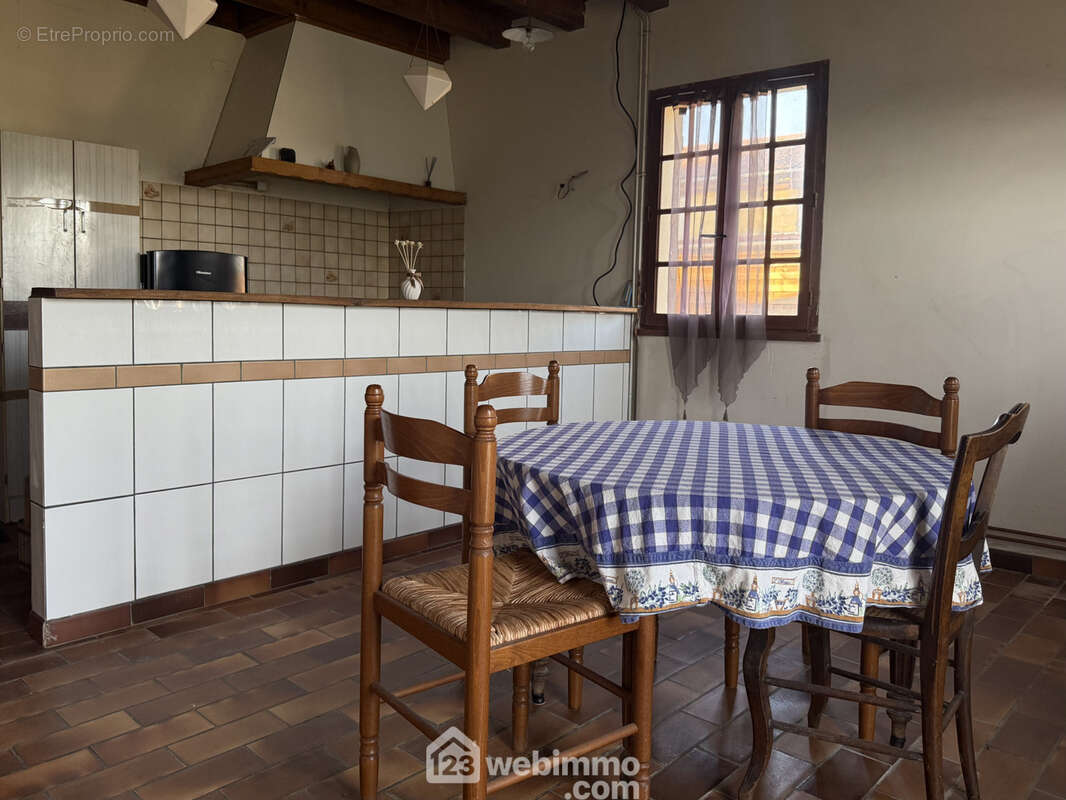 D&#039;un côté, la cuisine-salle à manger de 21 m2, - Maison à SAINT-CLAIR