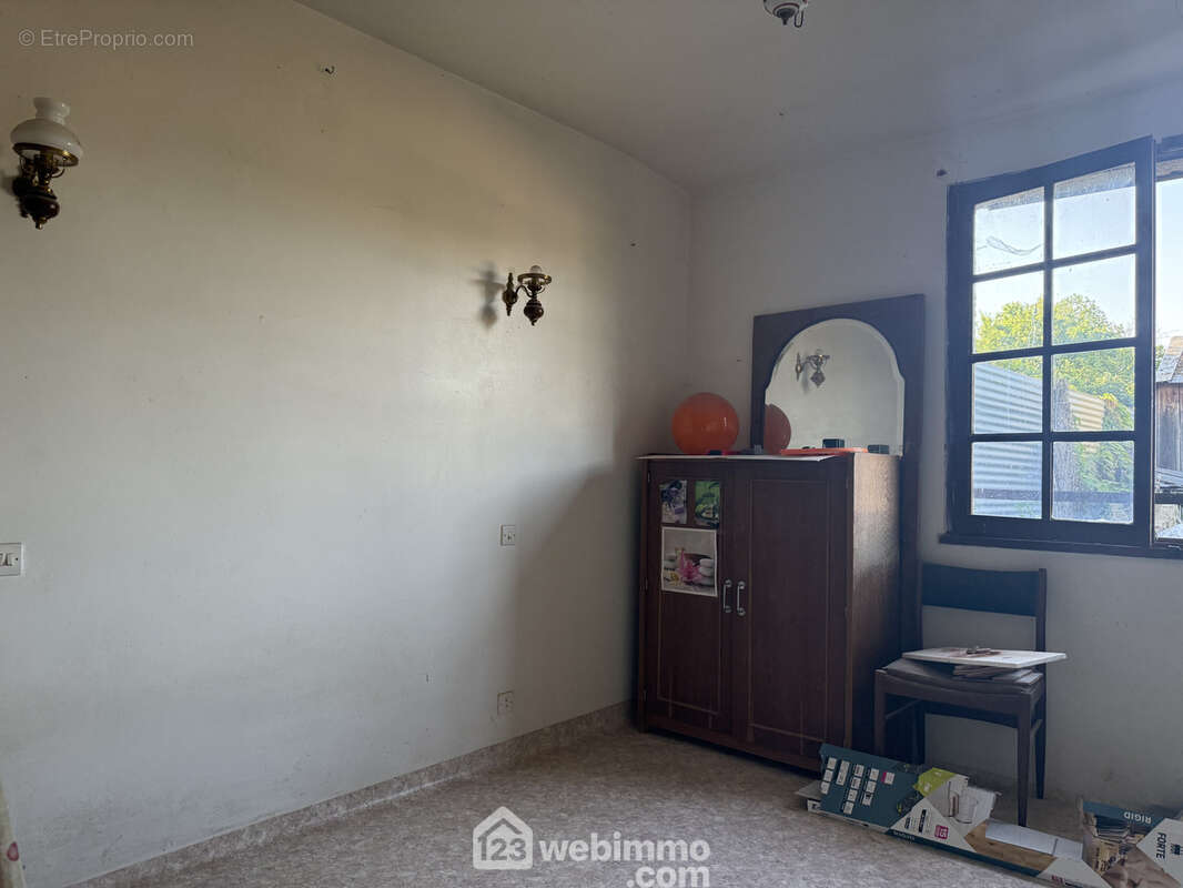 Et une chambre de 13 m2. - Maison à SAINT-CLAIR