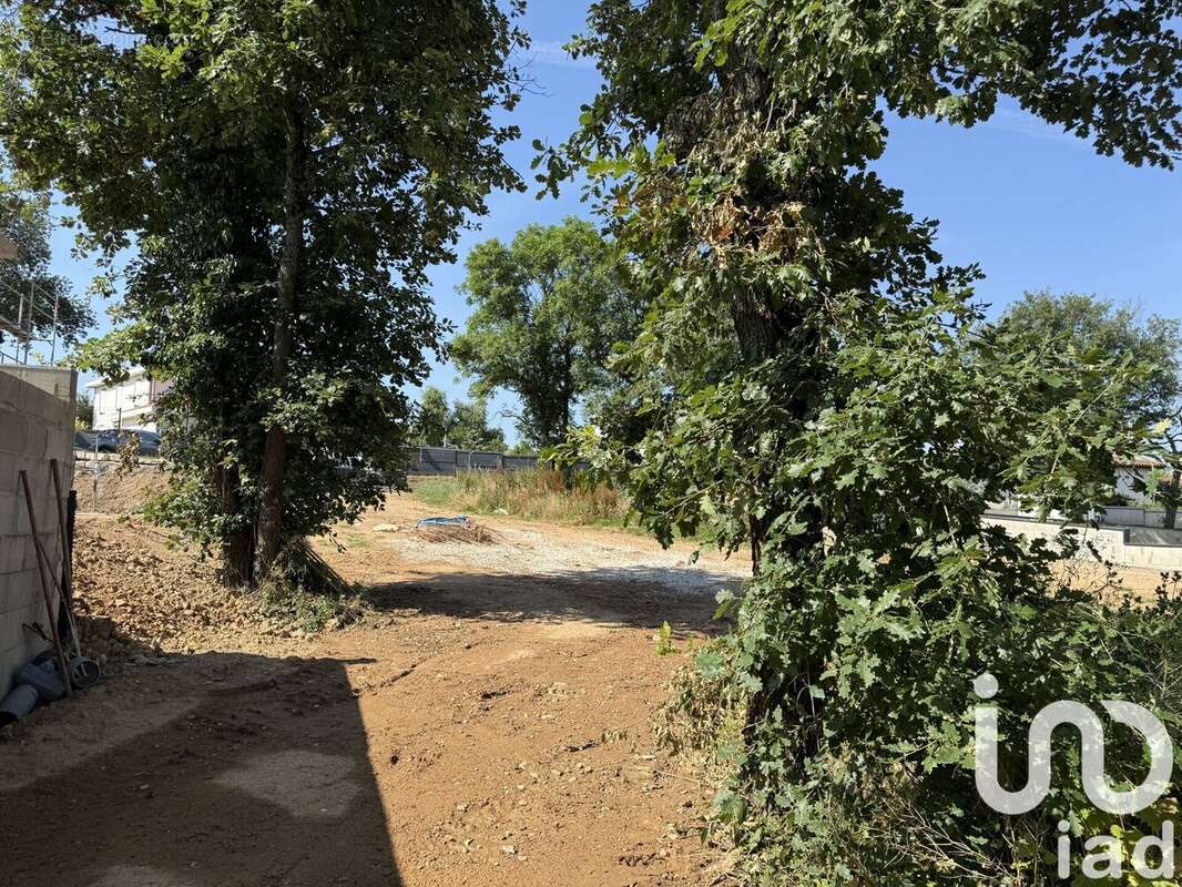 Photo 3 - Terrain à LA TOUR-DE-SALVAGNY