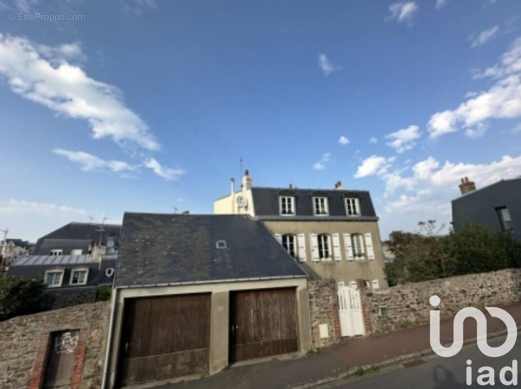 Photo 1 - Parking à GRANVILLE